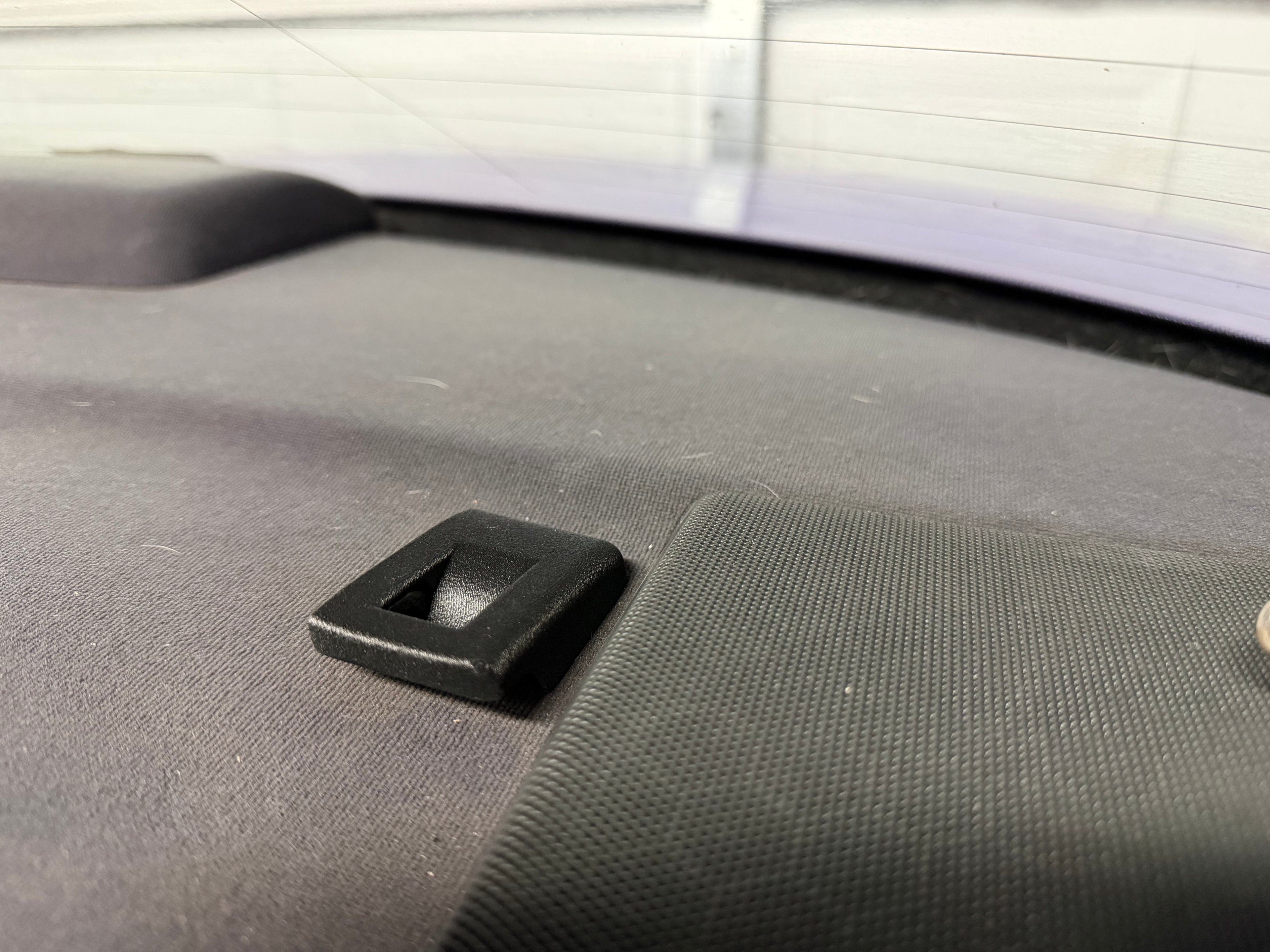 Audi B5 rear shelf anchor covers (3)