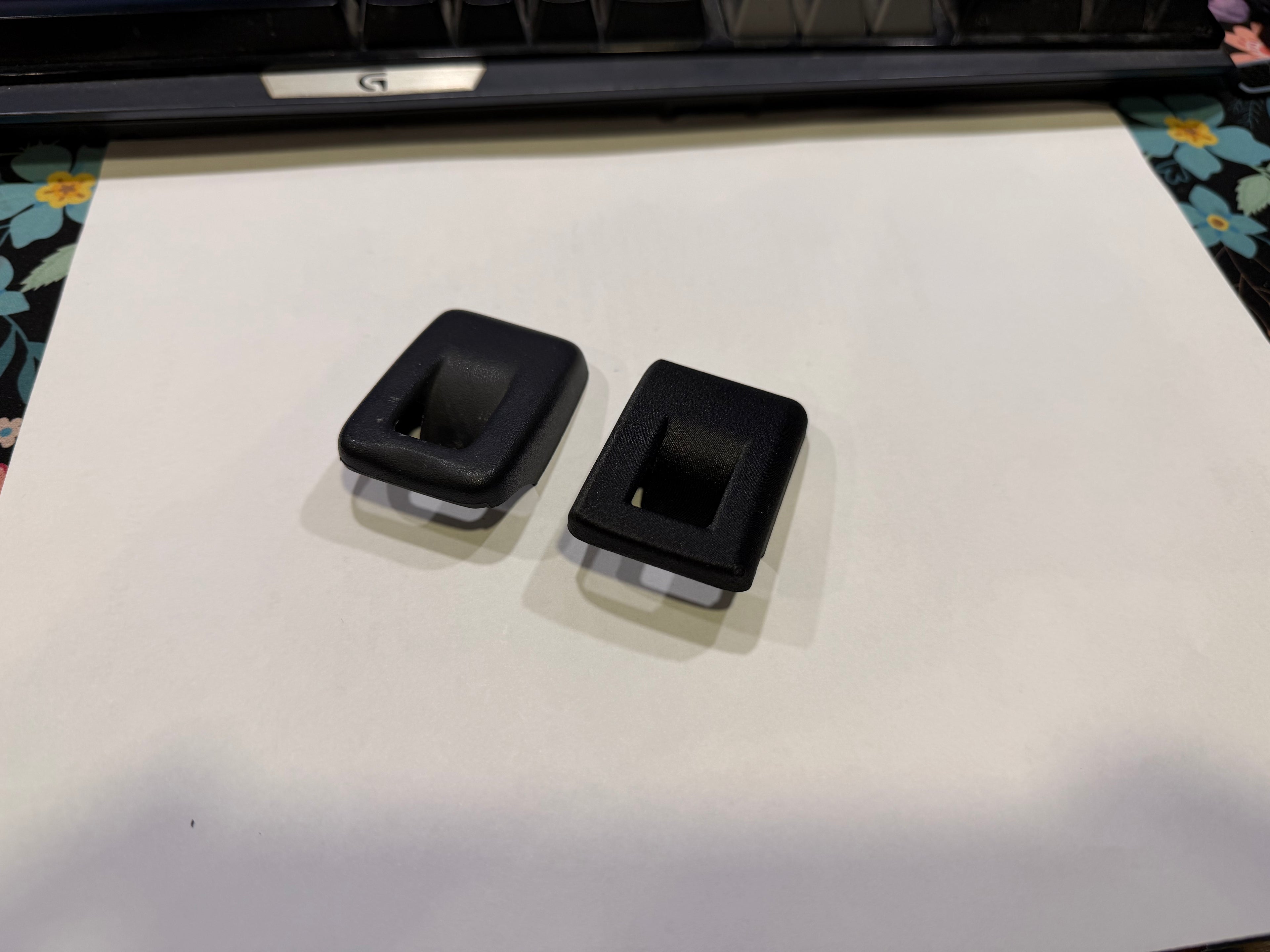 Audi B5 rear shelf anchor covers (3)