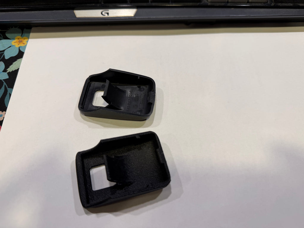 Audi B5 rear shelf anchor covers (3)