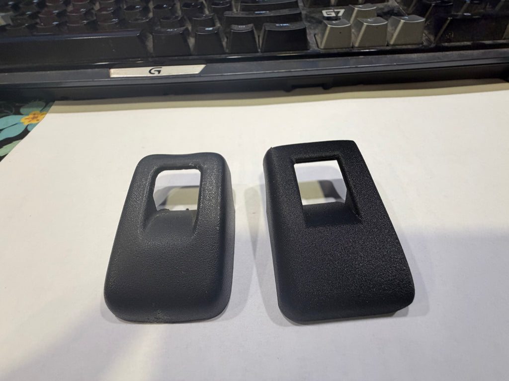 Audi B5 rear shelf anchor covers (3)