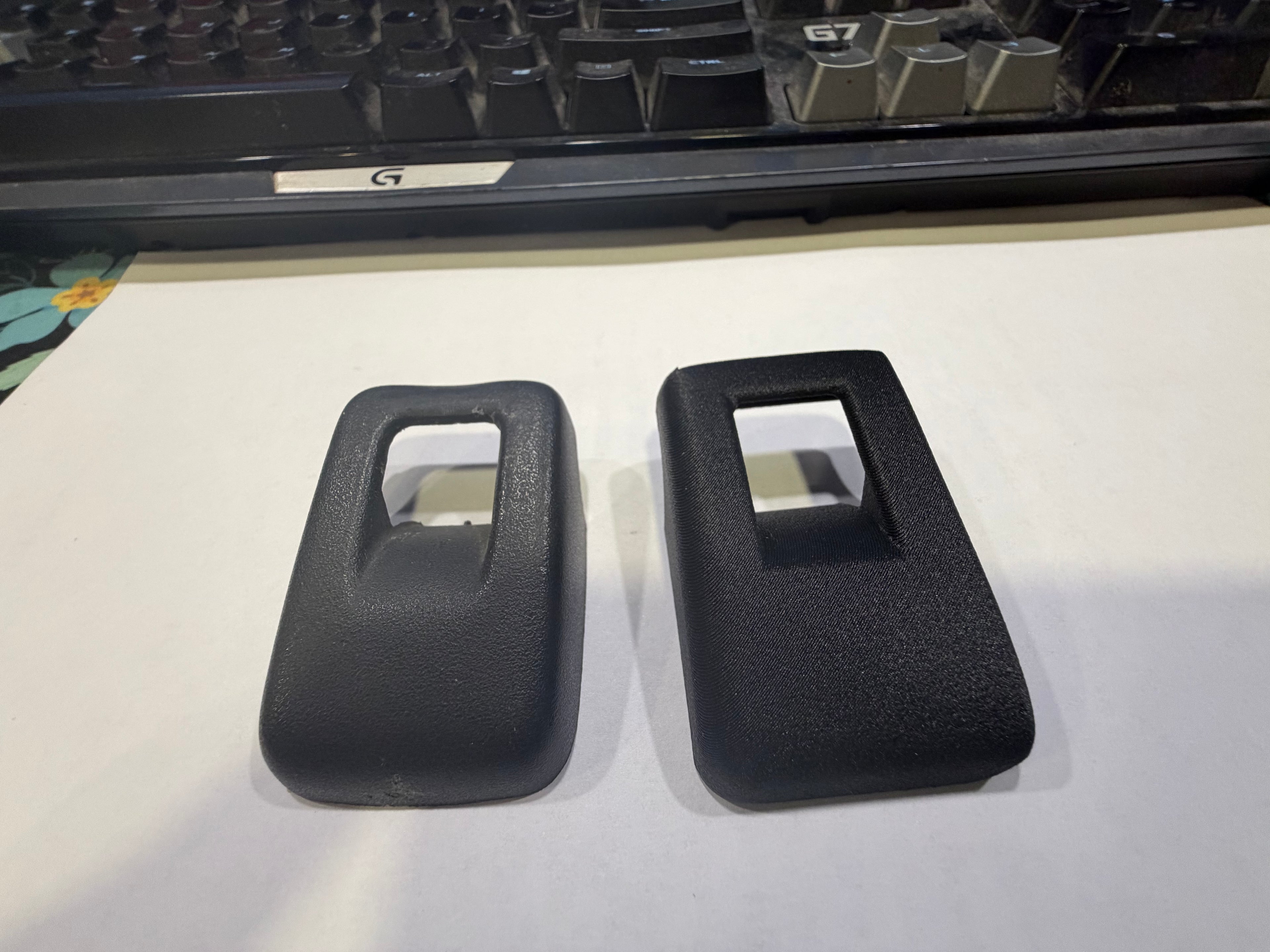 Audi B5 rear shelf anchor covers (3)