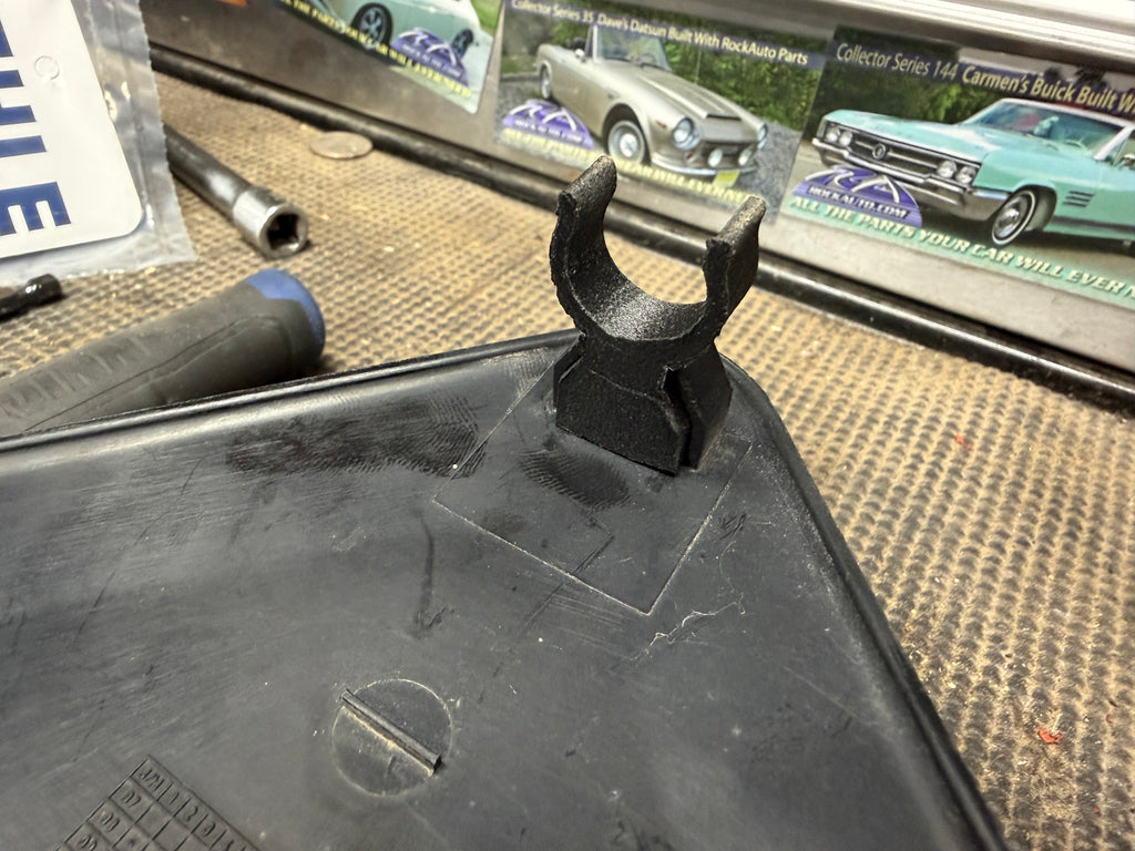 Engine cover riser kit